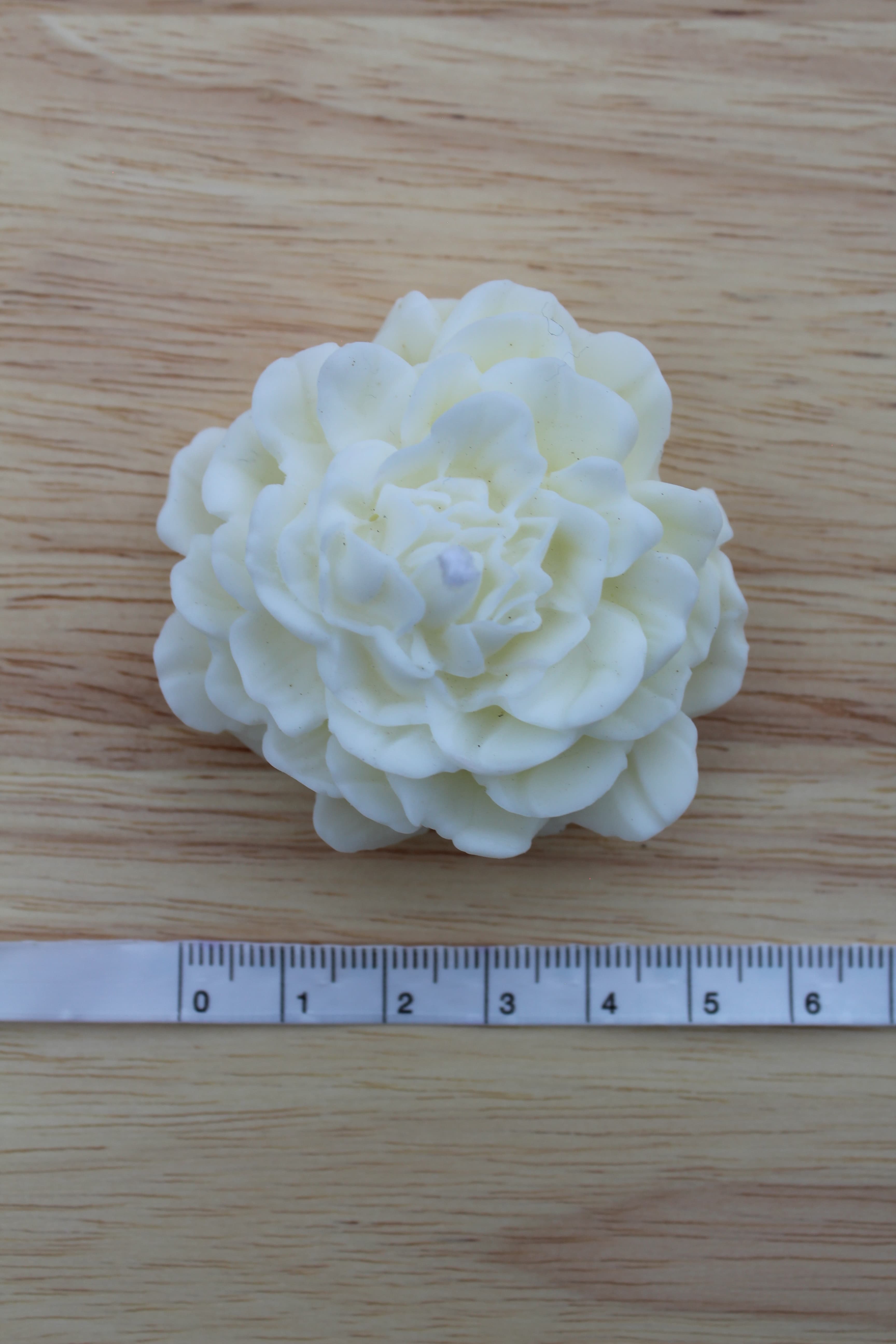 Medium peony candle
