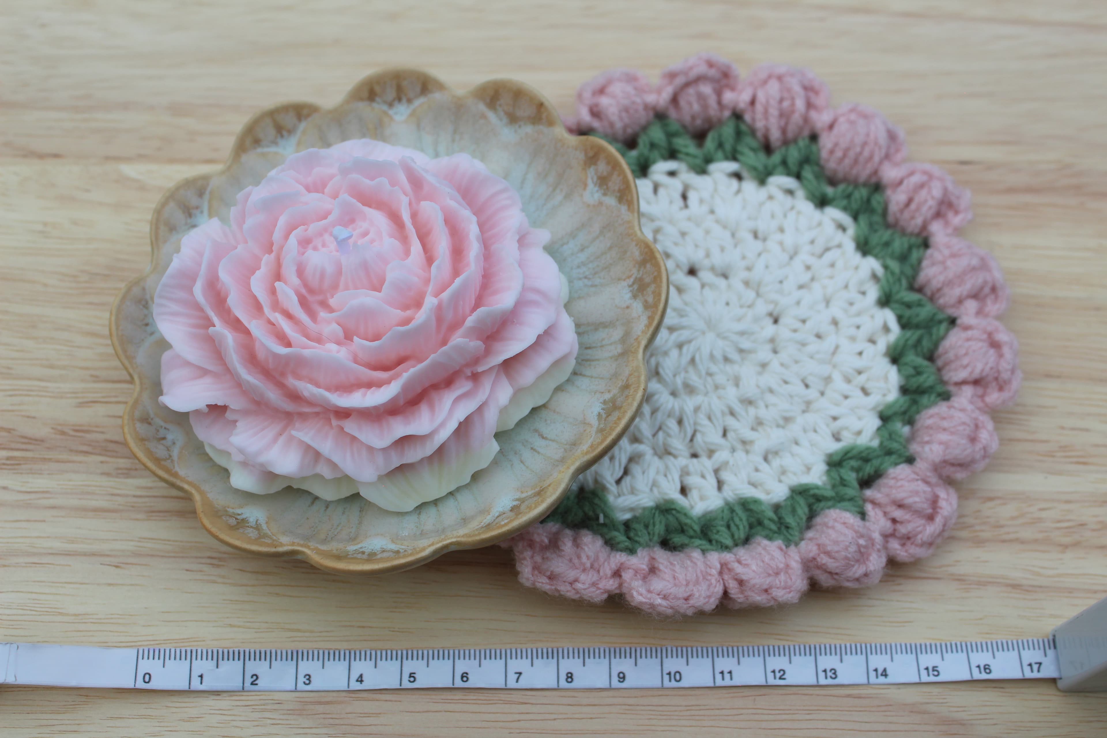 Large bi-colour peony candle with plate and coaster
